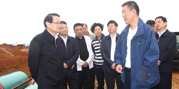 市委書記易煉紅蒞臨我公司管道安裝項(xiàng)目督察指導(dǎo)