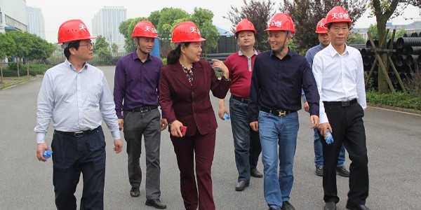 區(qū)人大、區(qū)工信局領(lǐng)導(dǎo)蒞臨天卓指導(dǎo)民營工業(yè)企業(yè)發(fā)展
