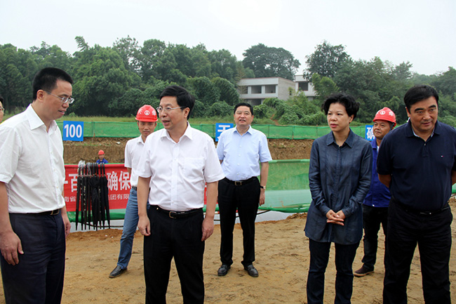 市領(lǐng)導(dǎo)張迎春、夏建平、劉明理等參加調(diào)研，望城區(qū)領(lǐng)導(dǎo)孔玉成、鄒特等陪同調(diào)研